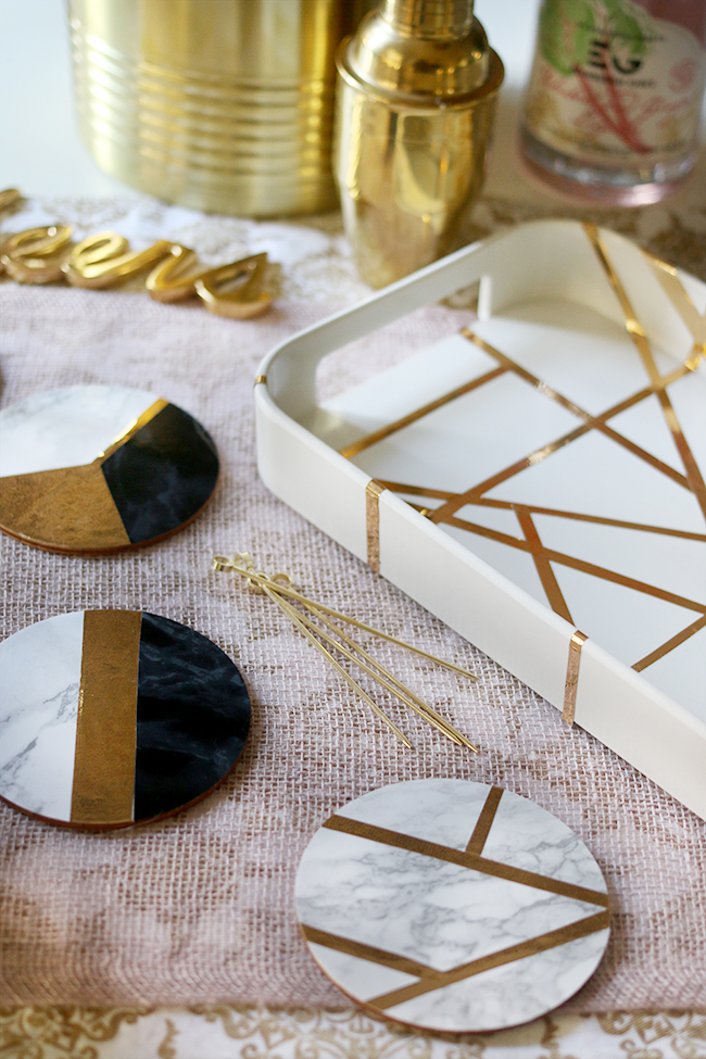 Marble and Gold DIY Coasters - these are so easy to make! Check out the full tutorial on www.swoonworthy.org