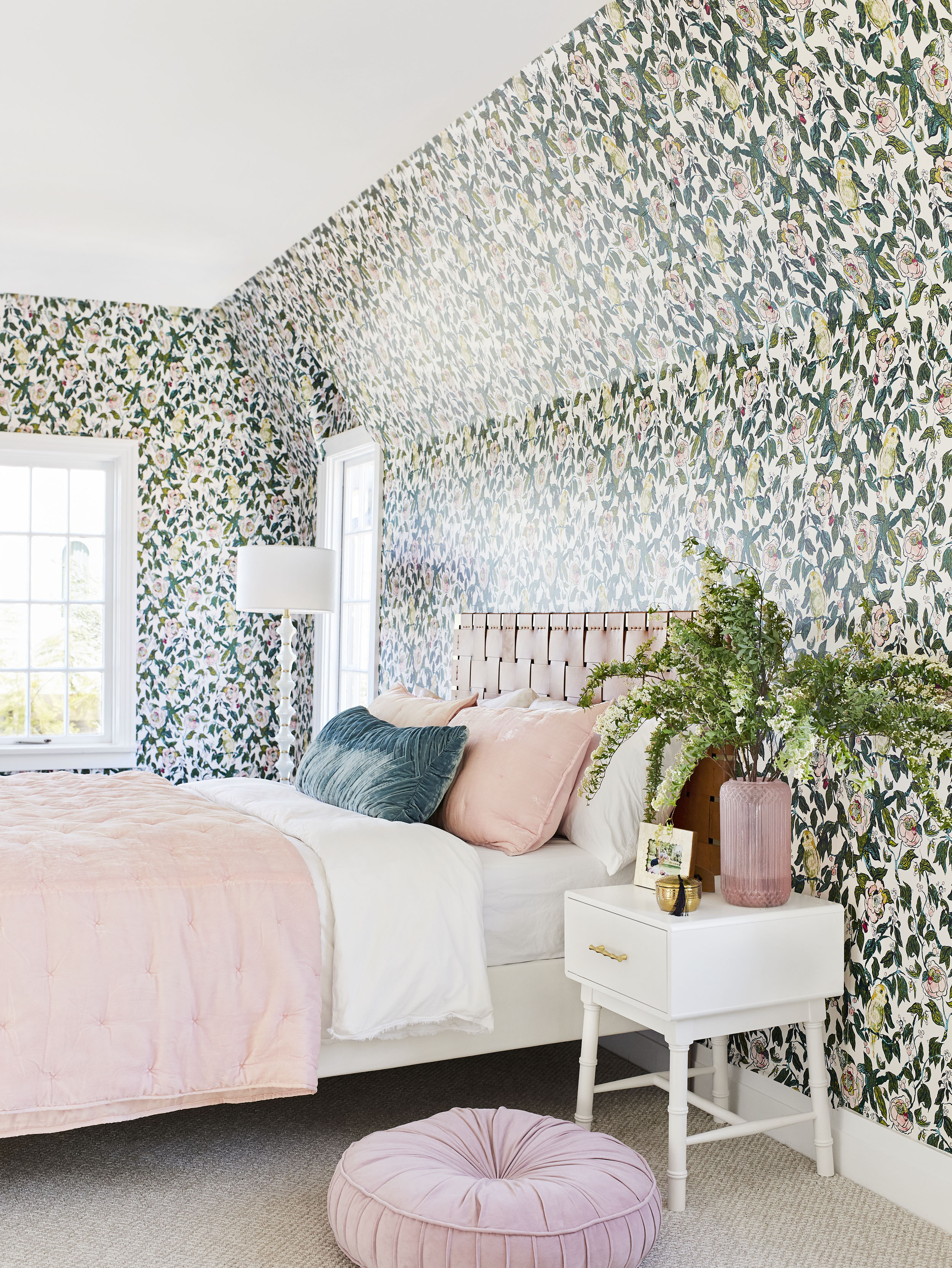 Bright_Vintage_Inspired_70s_Romantic_Bedroom